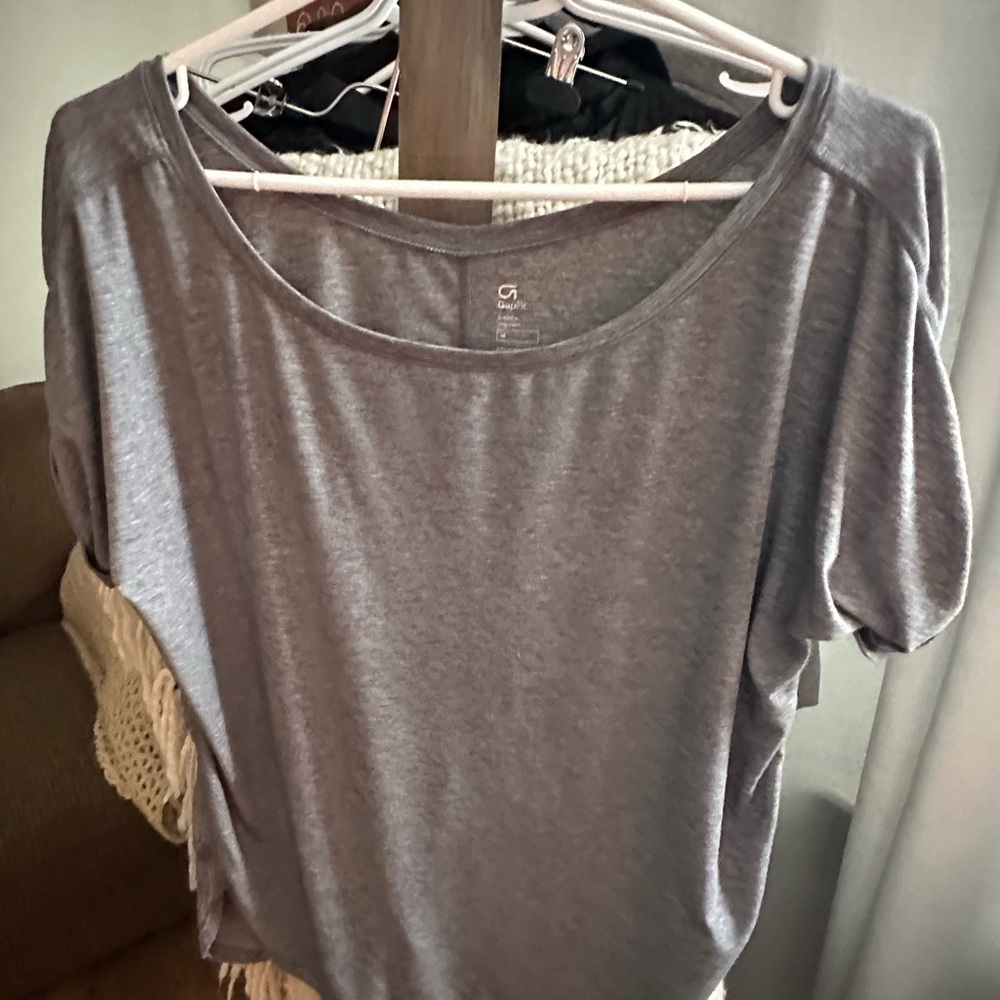 GAP Gray Short Sleeve Women's Tee